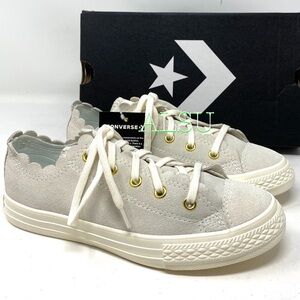 NWT Converse Ctas Low Top Scalloped Suede Egret Cream Girls Size 2